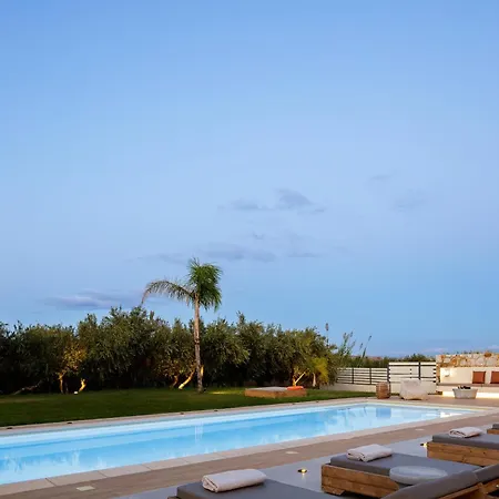 Villa Quiet Aviana,garden, Heated Pool,bbq,jacuzzi