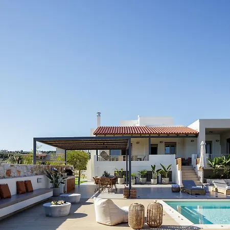 Villa Quiet Aviana,garden, Heated Pool,bbq,jacuzzi