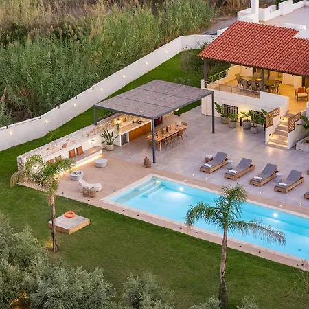 Villa Quiet Aviana,garden, Heated Pool,bbq,jacuzzi *