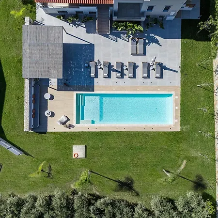 Quiet Aviana,garden, Heated Pool,bbq,jacuzzi Villa *