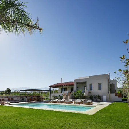 Villa Quiet Aviana,garden, Heated Pool,bbq,jacuzzi *