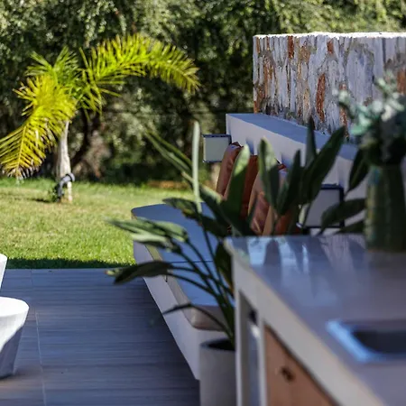 Villa Quiet Aviana,garden, Heated Pool,bbq,jacuzzi
