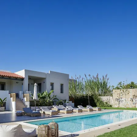 Quiet Aviana,garden, Heated Pool,bbq,jacuzzi