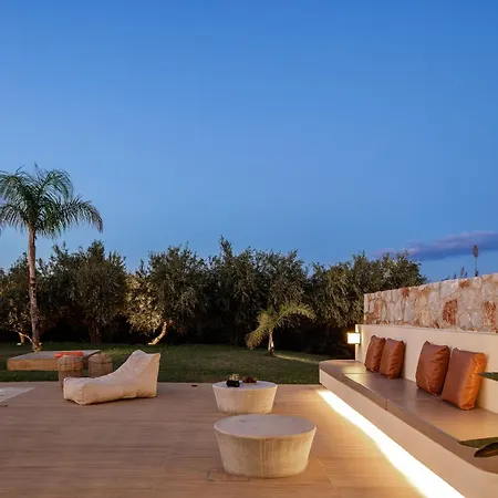 Quiet Aviana,garden, Heated Pool,bbq,jacuzzi فيلة يورانيون